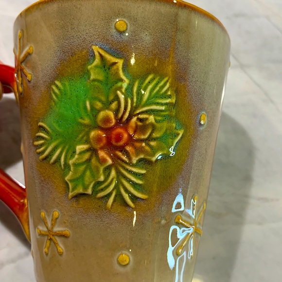 Set of 4 cardinal & mistletoe holiday mugs Perfect hostess gift - Picture 3 of 8